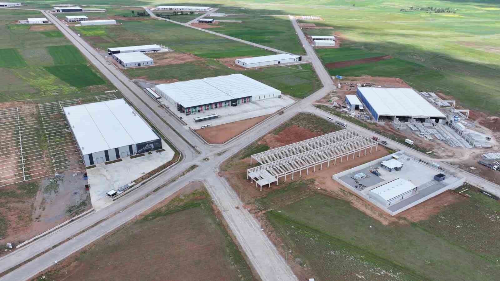 yatirimin-yeni-rotasinda-12-fabrika-uretime-gecti-37-fabrikanin-insaati-suruyor