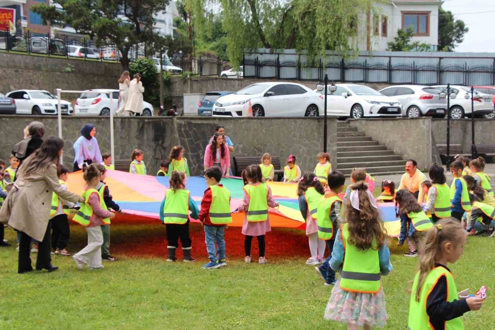 avrasya-universitesinde-cocuk-senligi