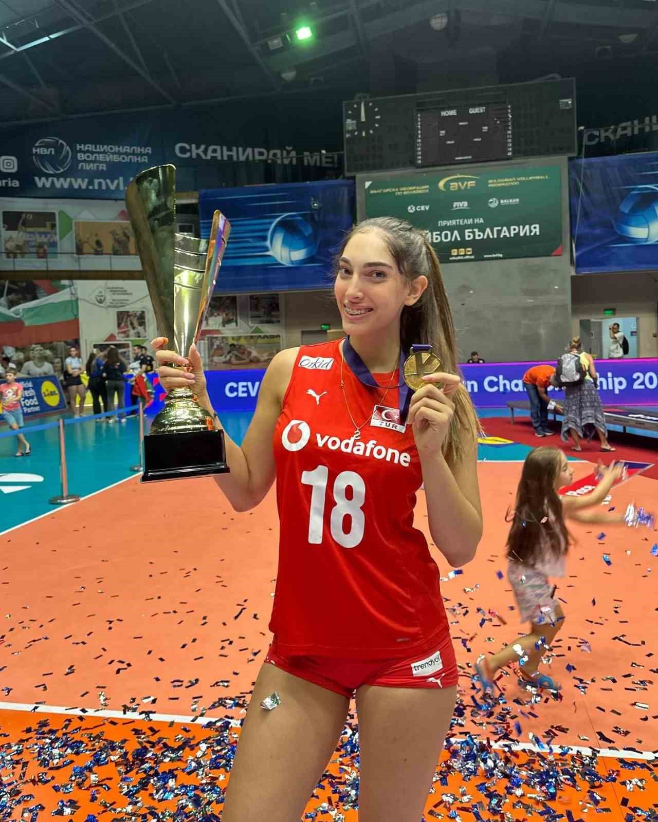 aydin-buyuksehir-belediyesi-kadin-voleybol-takimina-pasor-caprazi-takviyesi