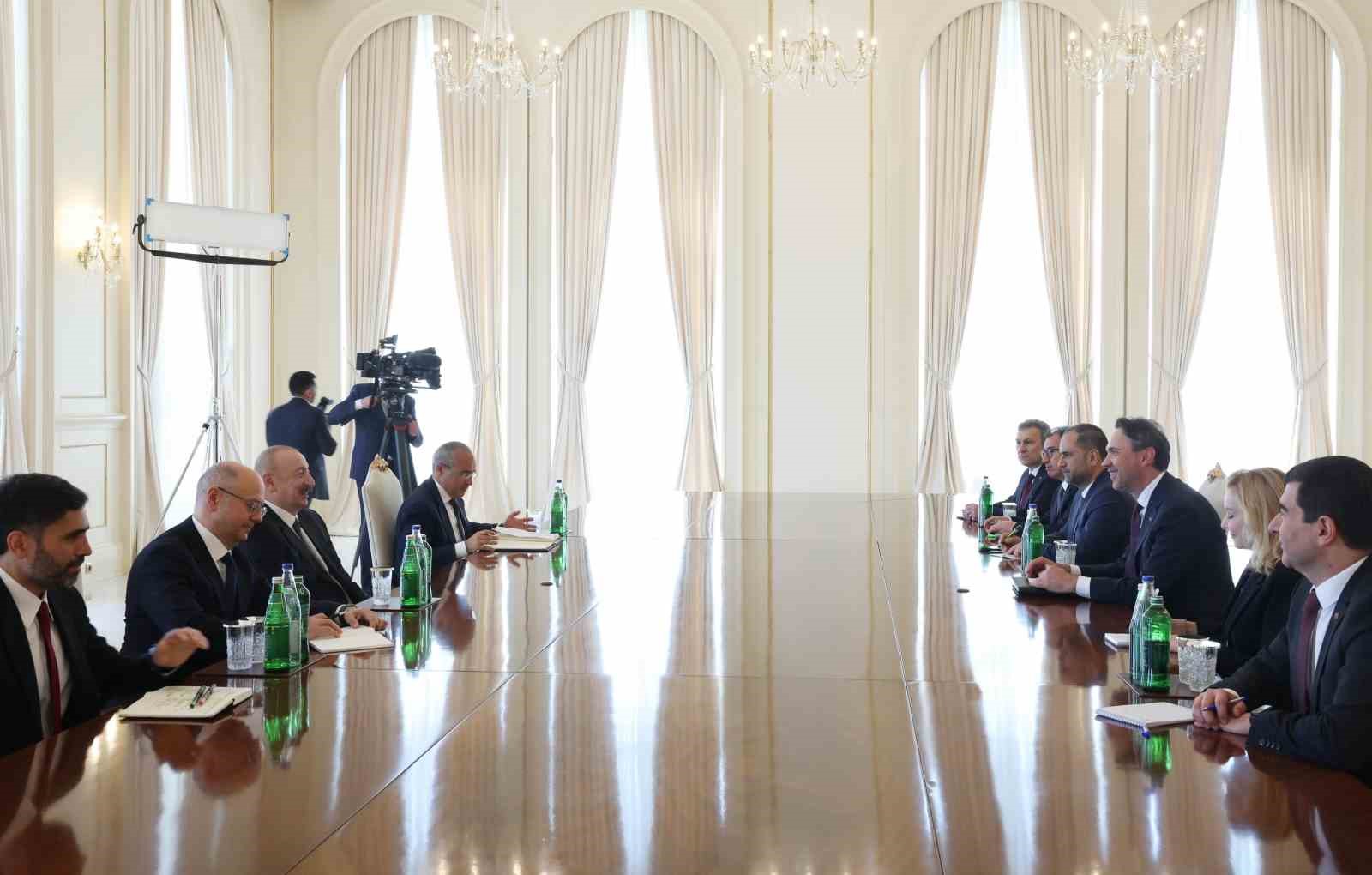 bakan-bayraktar-aliyev-tarafindan-kabul-edildi