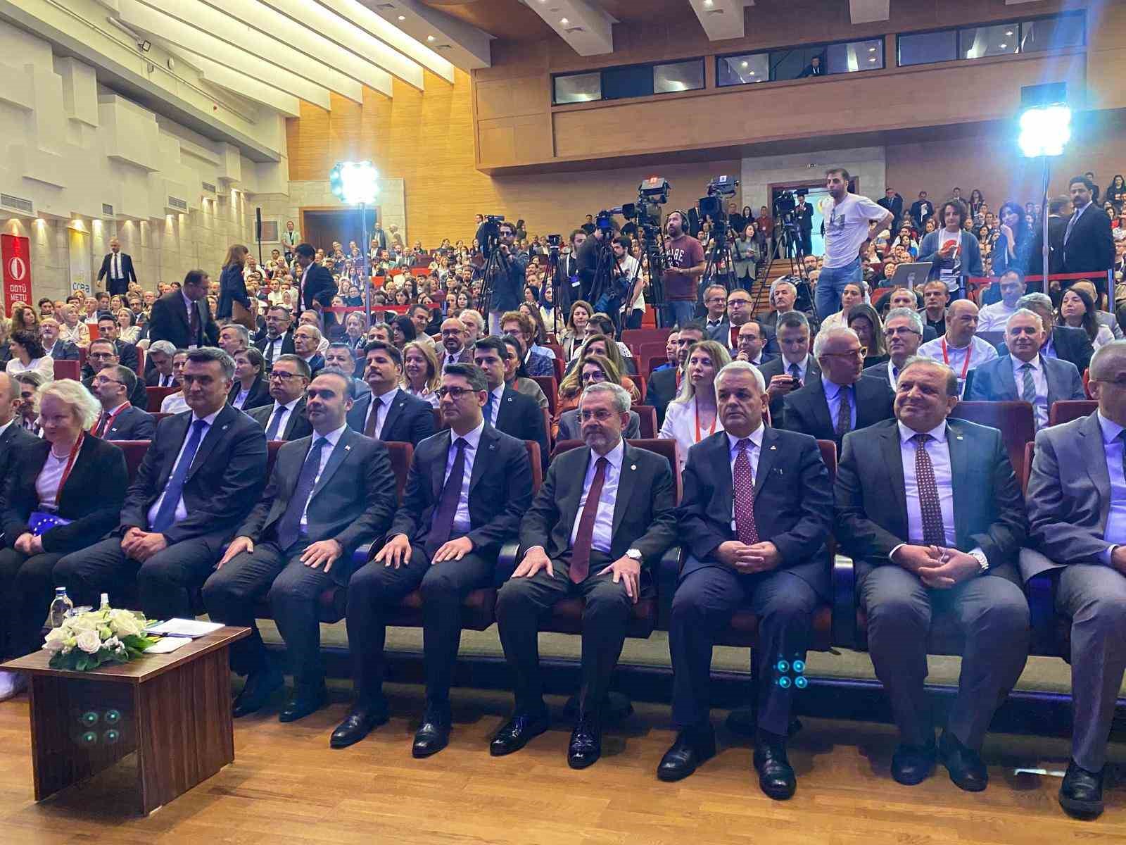 bakan-kacir-ulkemiz-ekonomisinin-yuksek-teknoloji-ve-katma-deger-odakli-donusumunu-desteklemeyi-surdurecegiz