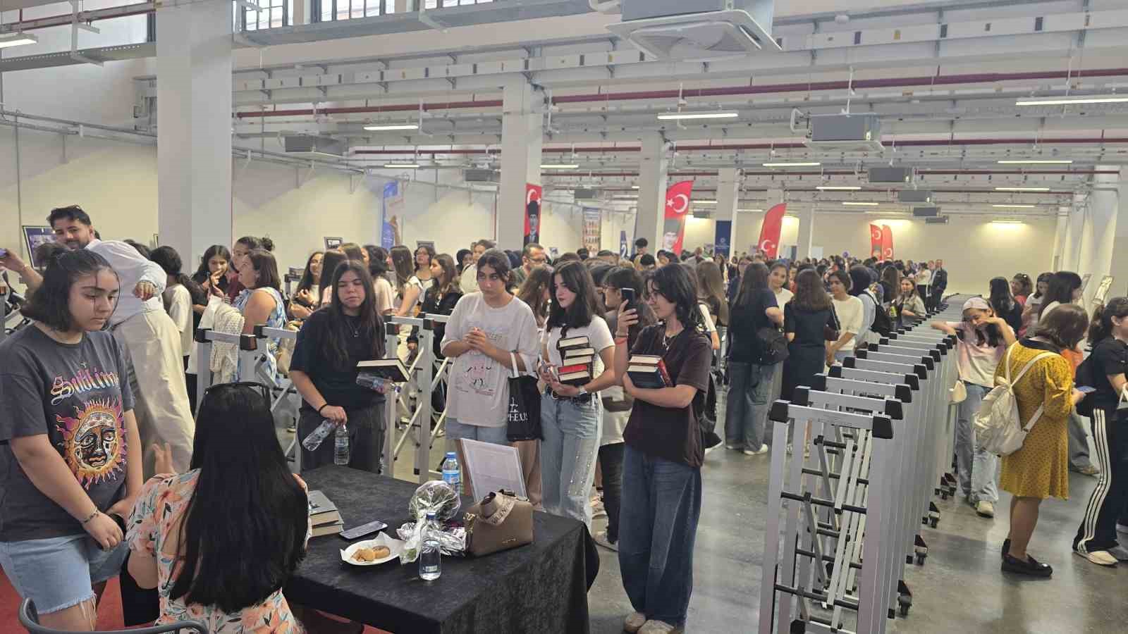 baskan-cercioglu-100-bine-yakin-kitapseveri-fuar-aydinda-bulusturdu