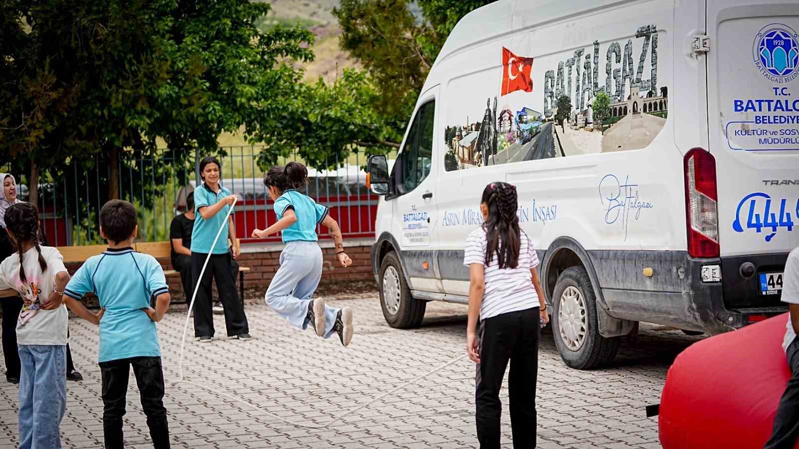 battalgazide-aile-yili-senlikleri-coskuyla-suruyor