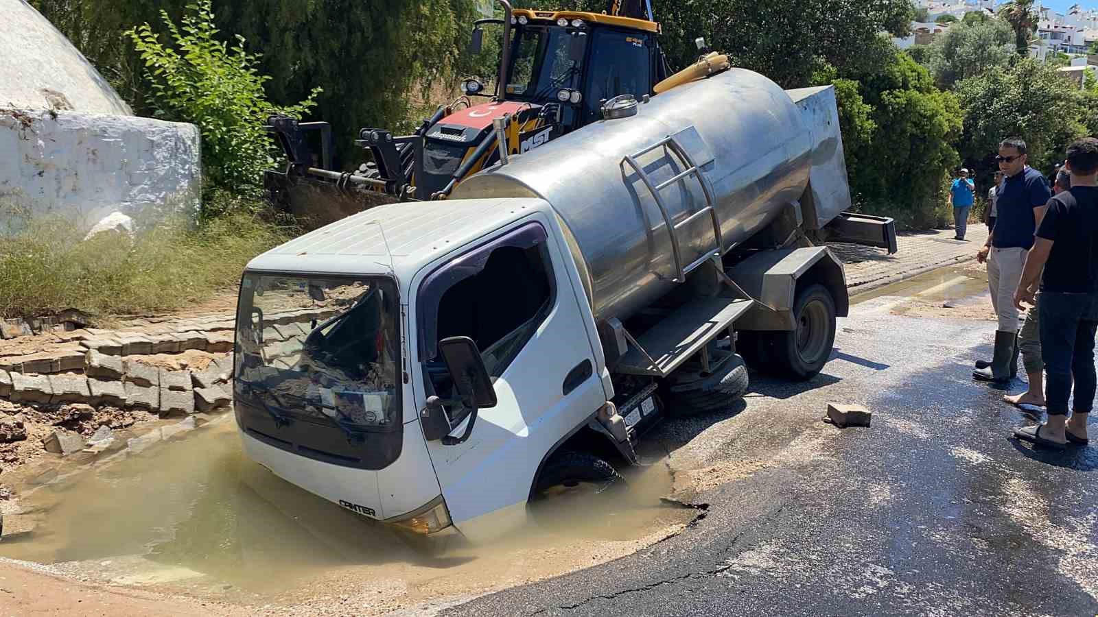 bodrumda-isale-hatti-patladi-tanker-cukura-dustu