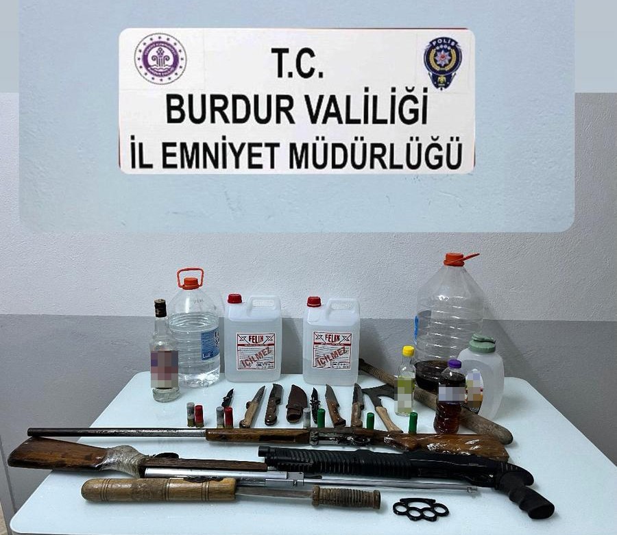 burdurda-silah-ve-kacak-icki-operasyonu-1-gozalti