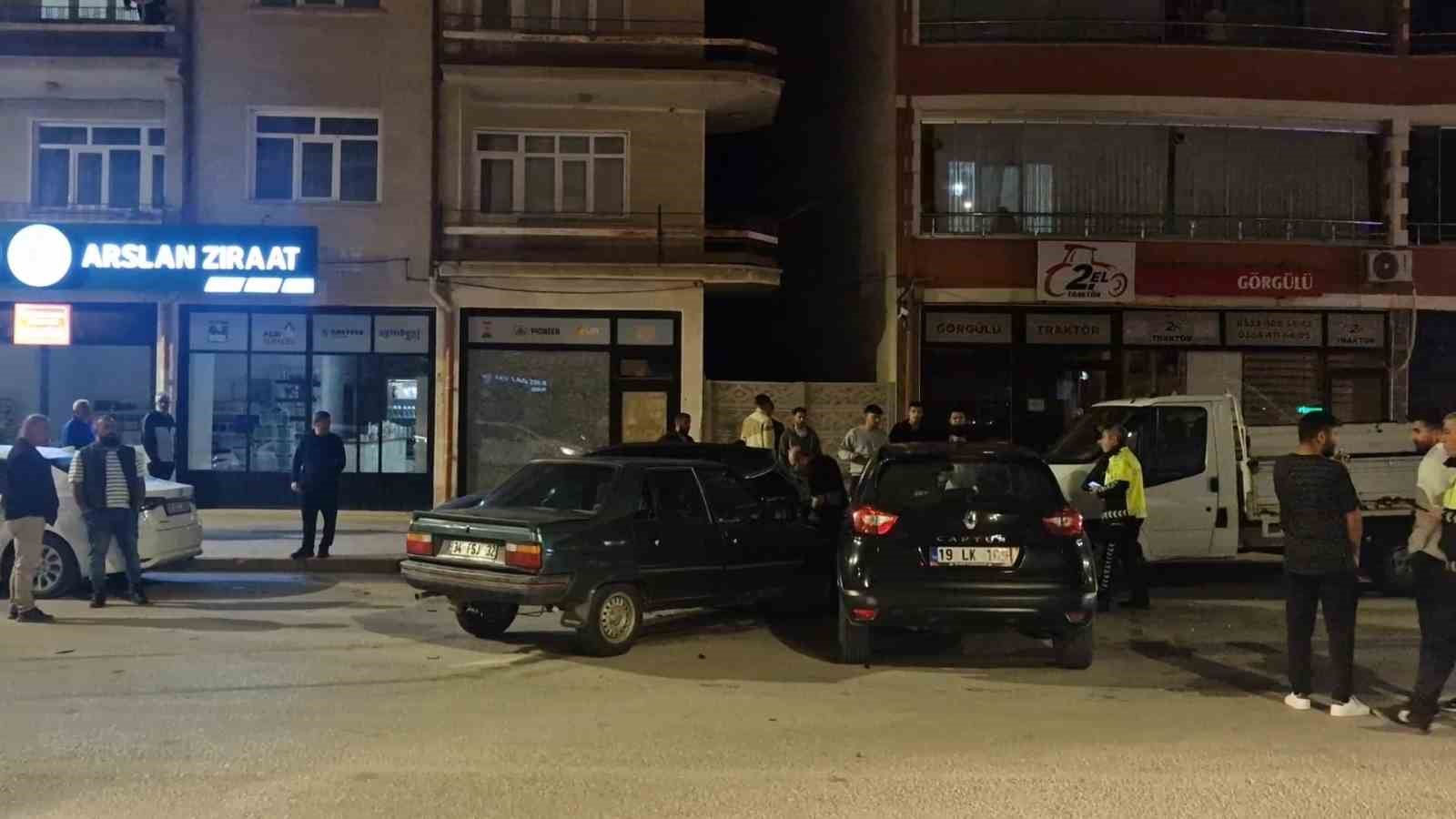 corumda-iki-otomobil-carpisti-1-yarali