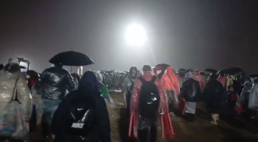 denizli-buyuksehre-konser-tepkisi-calgiyi-da-beceremediniz-milyonlar-cope-gitti