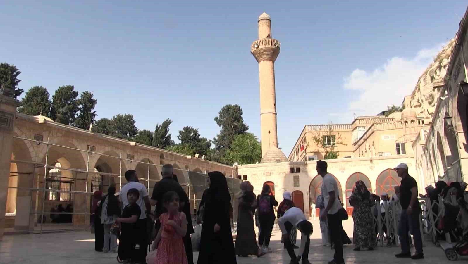 deprem-ve-selde-hasar-goren-tarihi-yapilar-yeniden-ayaga-kalkiyor