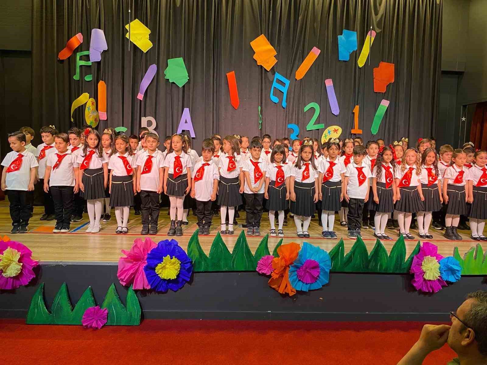 doga-kolejinde-1-siniflar-icin-okuma-bayrami-ve-yilsonu-etkinligi-duzenlendi