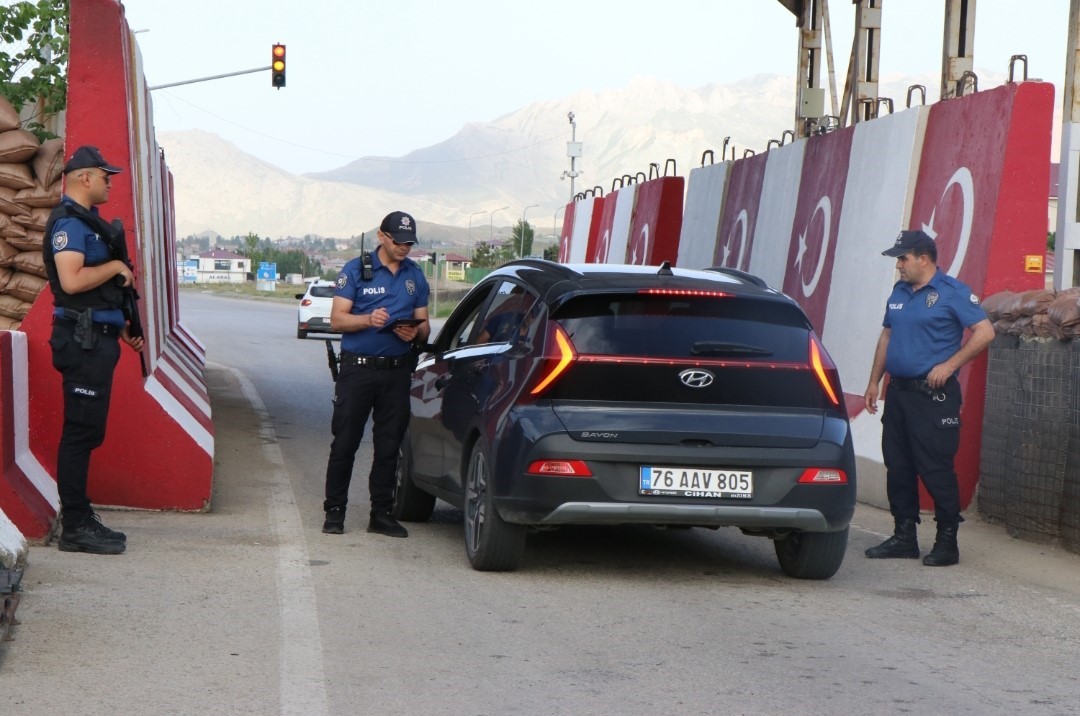 dogubayazitta-bayram-oncesi-trafik-denetimi