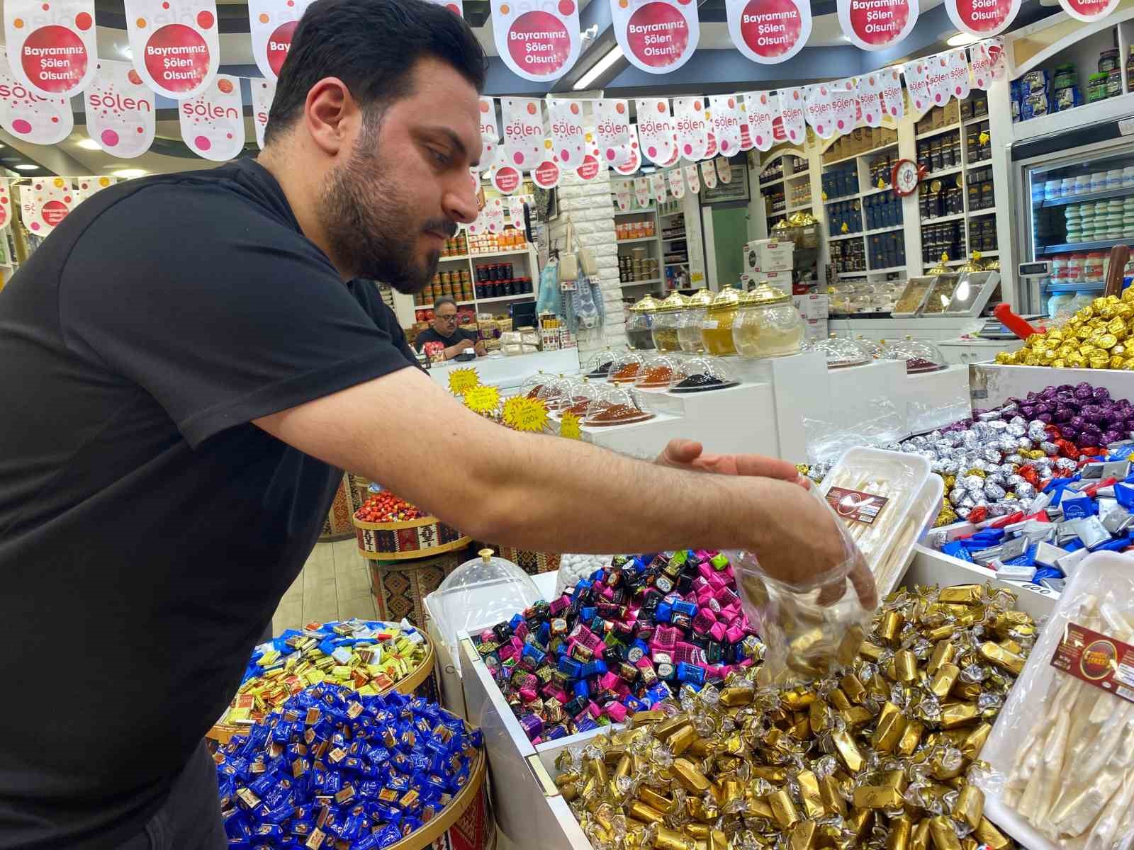 elazigda-bayram-oncesi-sekerler-tezgahlardaki-yerini-aldi