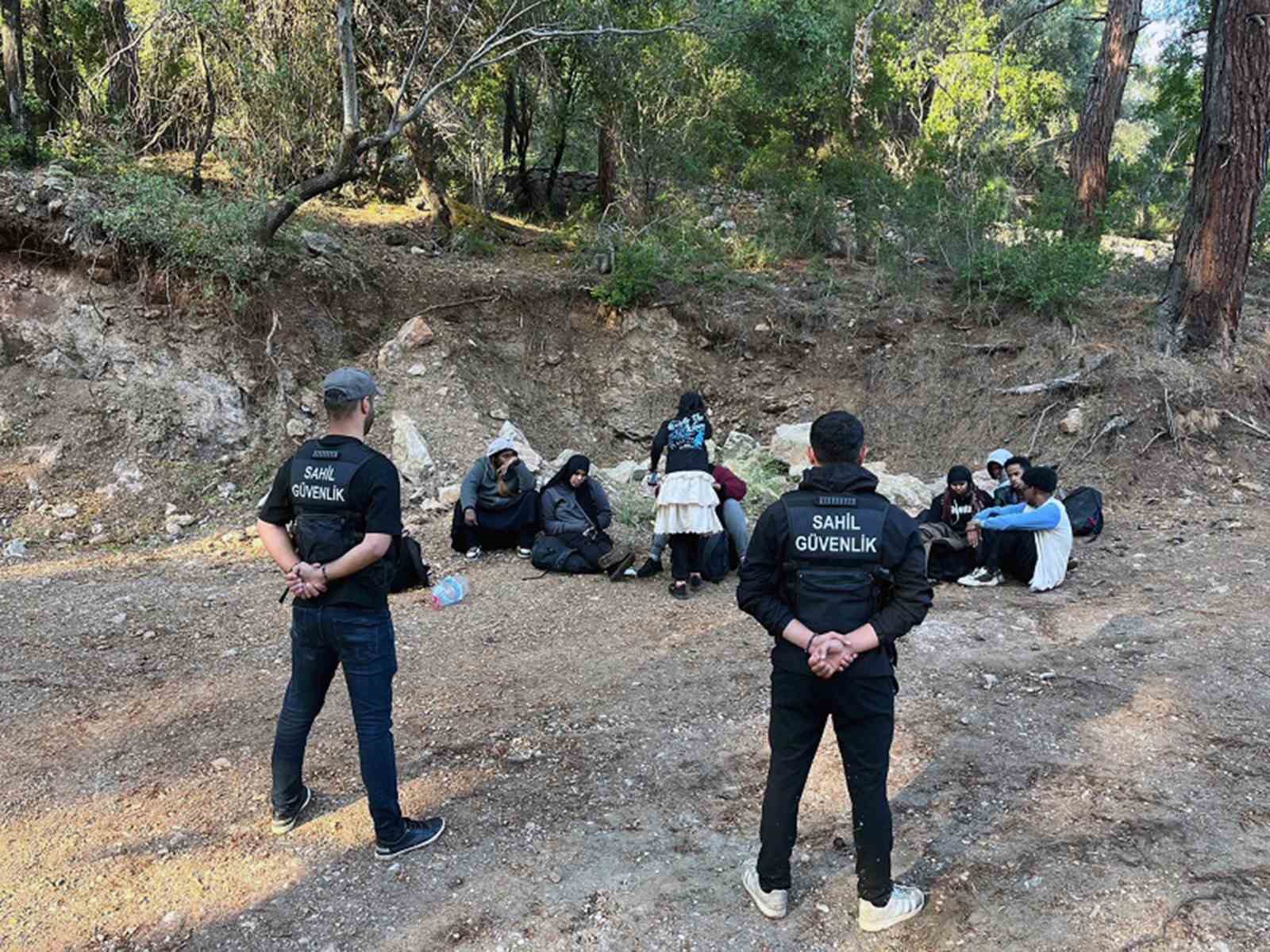 fethiye-kayakoyde-1i-cocuk-10-duzensiz-gocmen-yakalandi