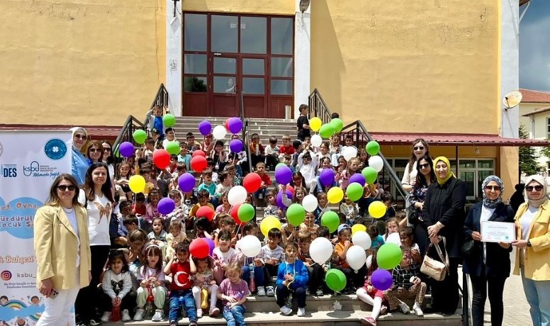 gedizde-cocuk-senligi-coskusu-minikler-hem-eglendi-hem-ogrendi