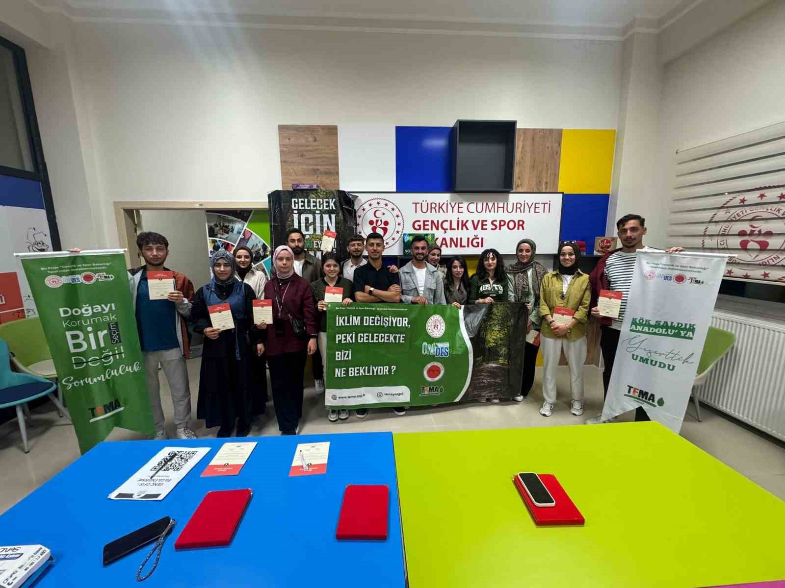 genc-gonulluleri-iklim-farkindaligi-ve-eylem-kampi-duzenledi