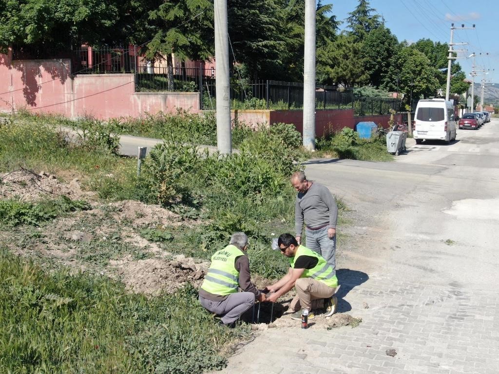 inonu-belediyesinden-aydinlatma-diregi-yapim-calismalari