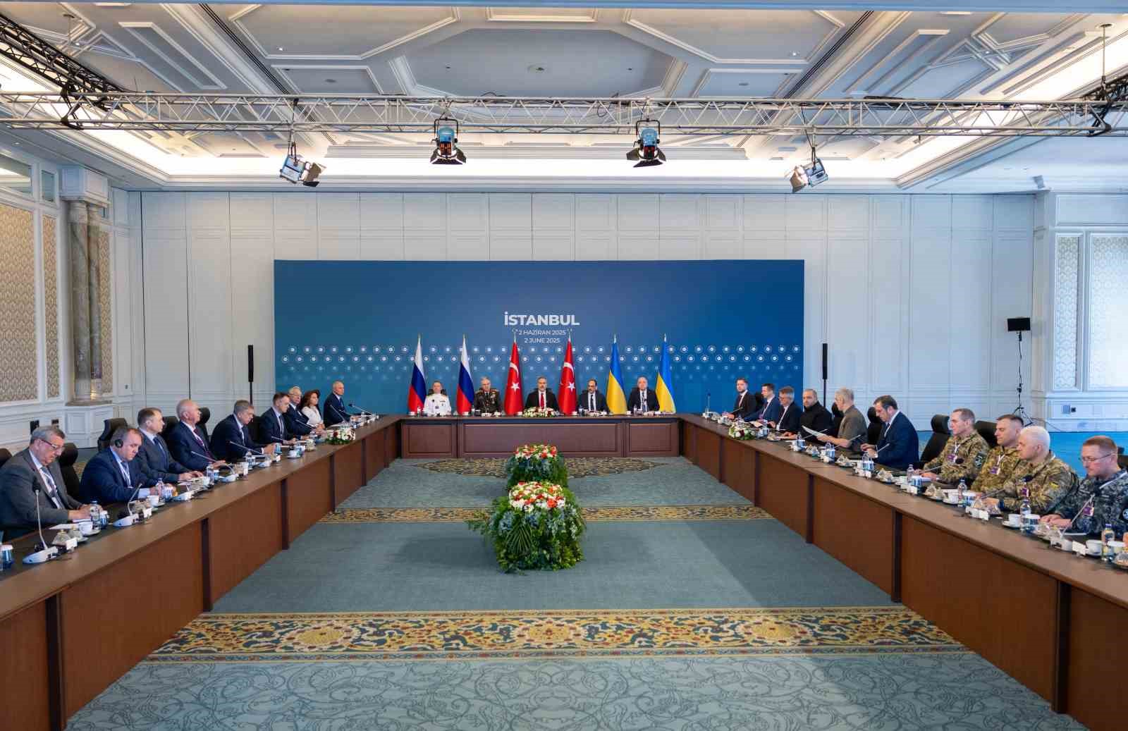 istanbuldaki-kritik-toplanti-basladi