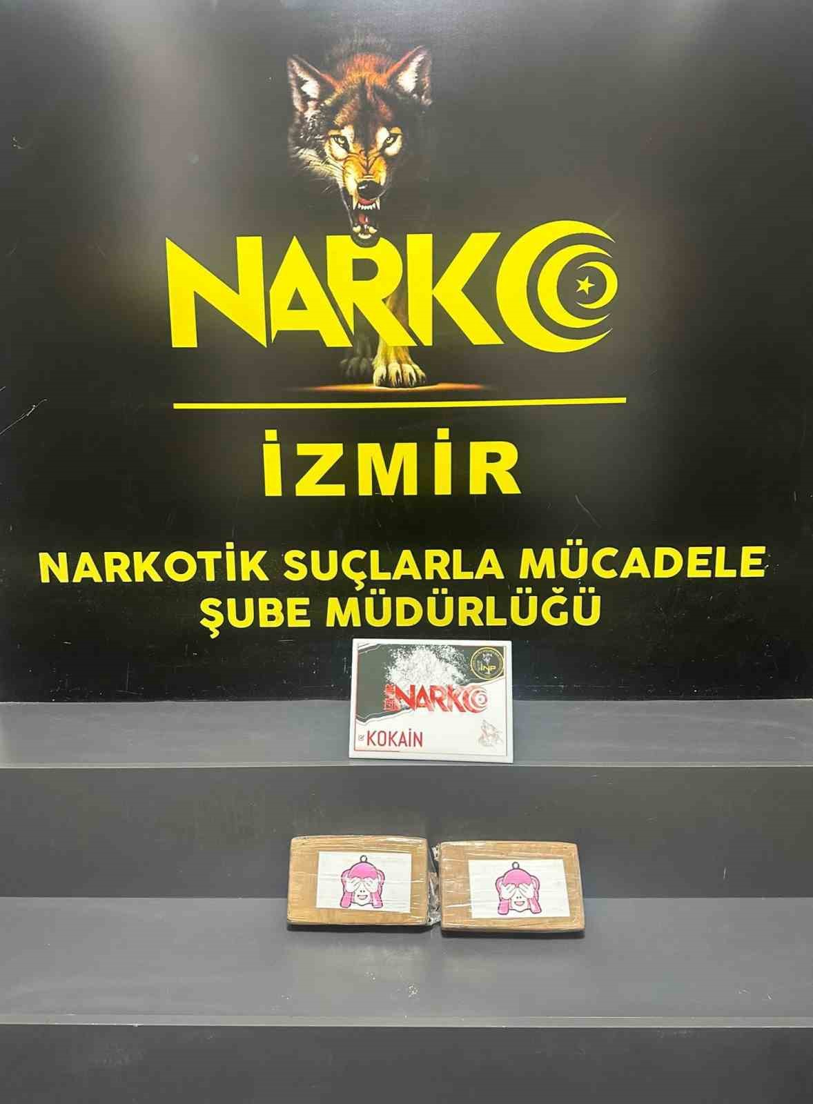 izmirde-2-kilo-300-gram-kokain-ele-gecirildi