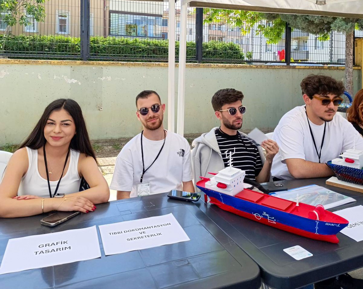 kariyer-cadirlari-lise-ogrencileri-icin-kuruldu