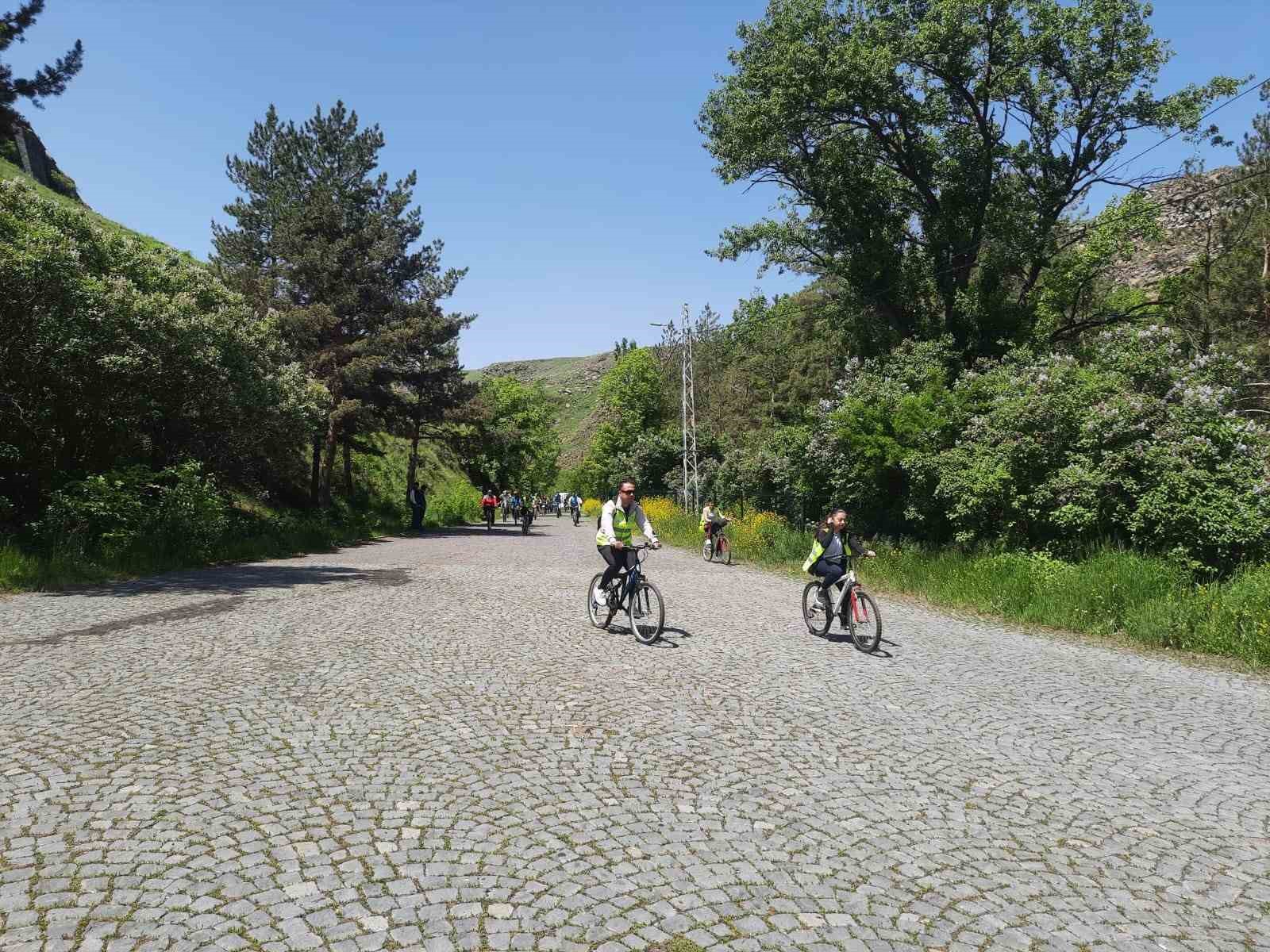 karsta-pedallar-saglik-icin-cevrildi