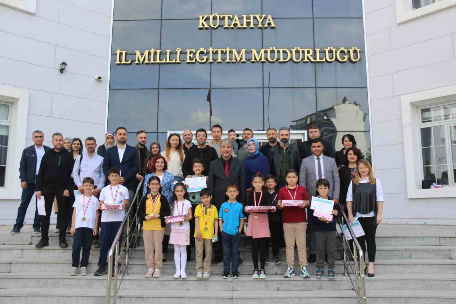 kutahyada-akil-ve-zeka-oyunlari-turnuvasi-odul-toreni
