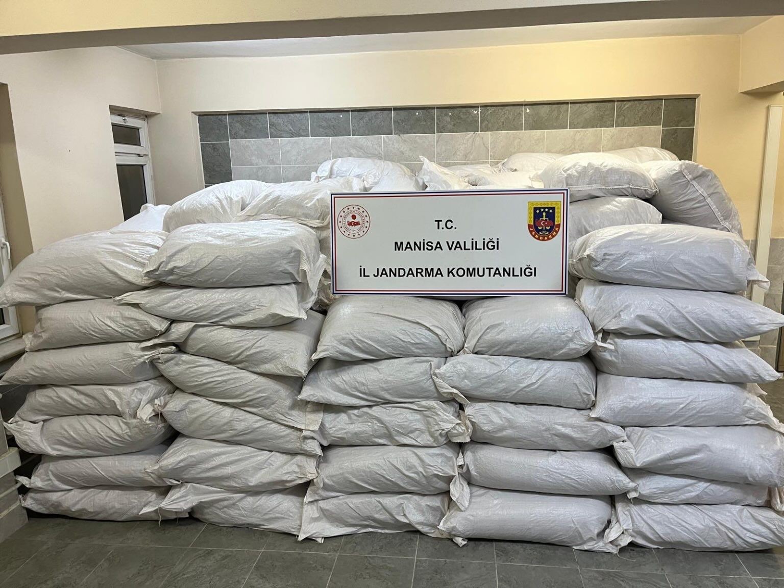 manisada-7-bin-900-kilo-kiyilmis-tutun-ele-gecirildi