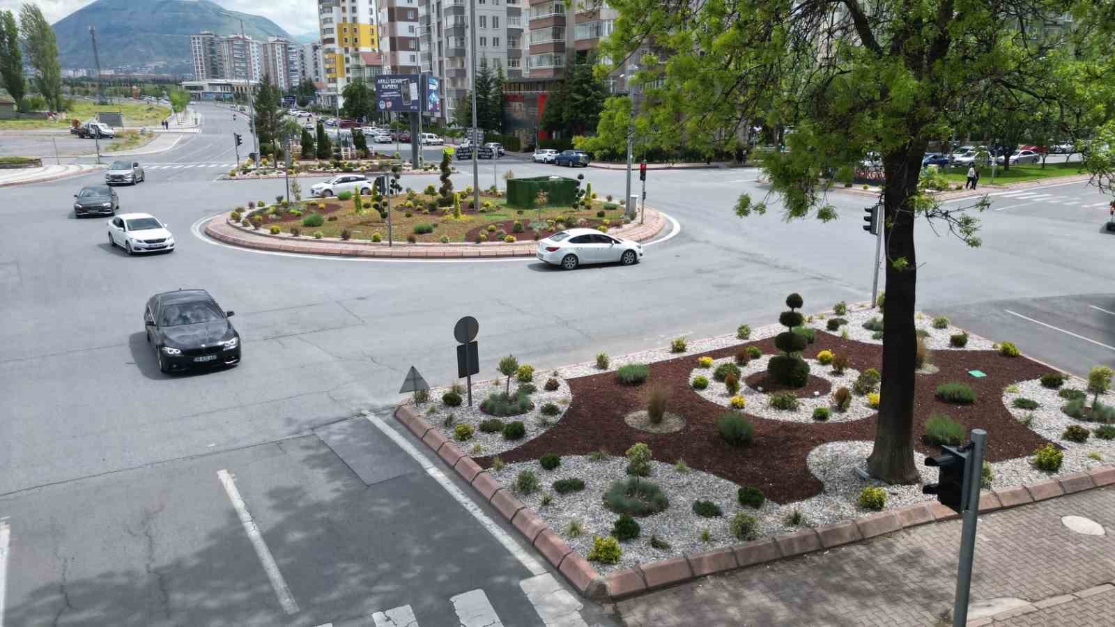 melikgazide-kavsak-ve-refujler-begeni-topladi