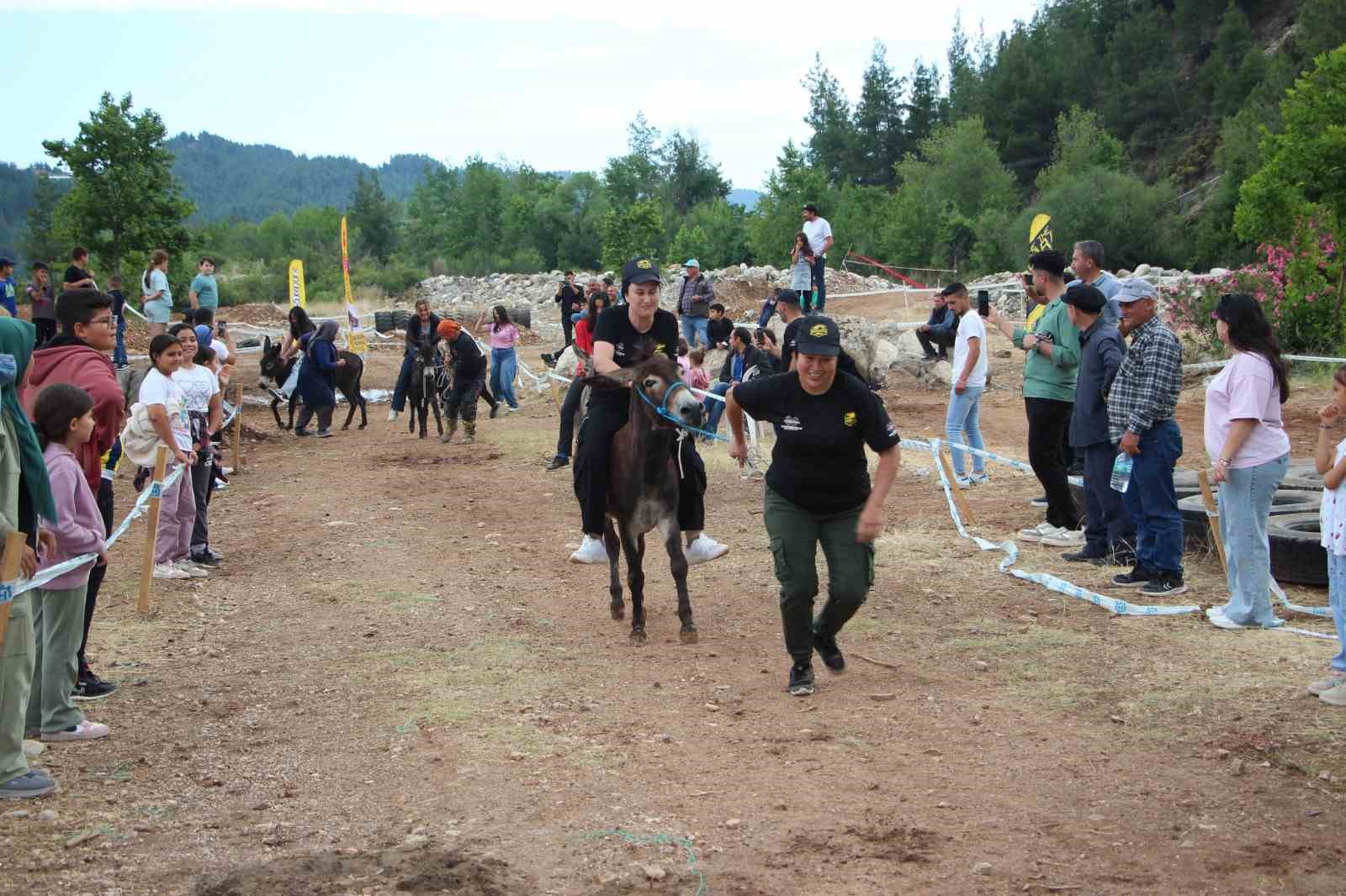 motokros-yarisinda-motosikletle-birinci-diger-yarismada-esekle-sonuncu-oldu