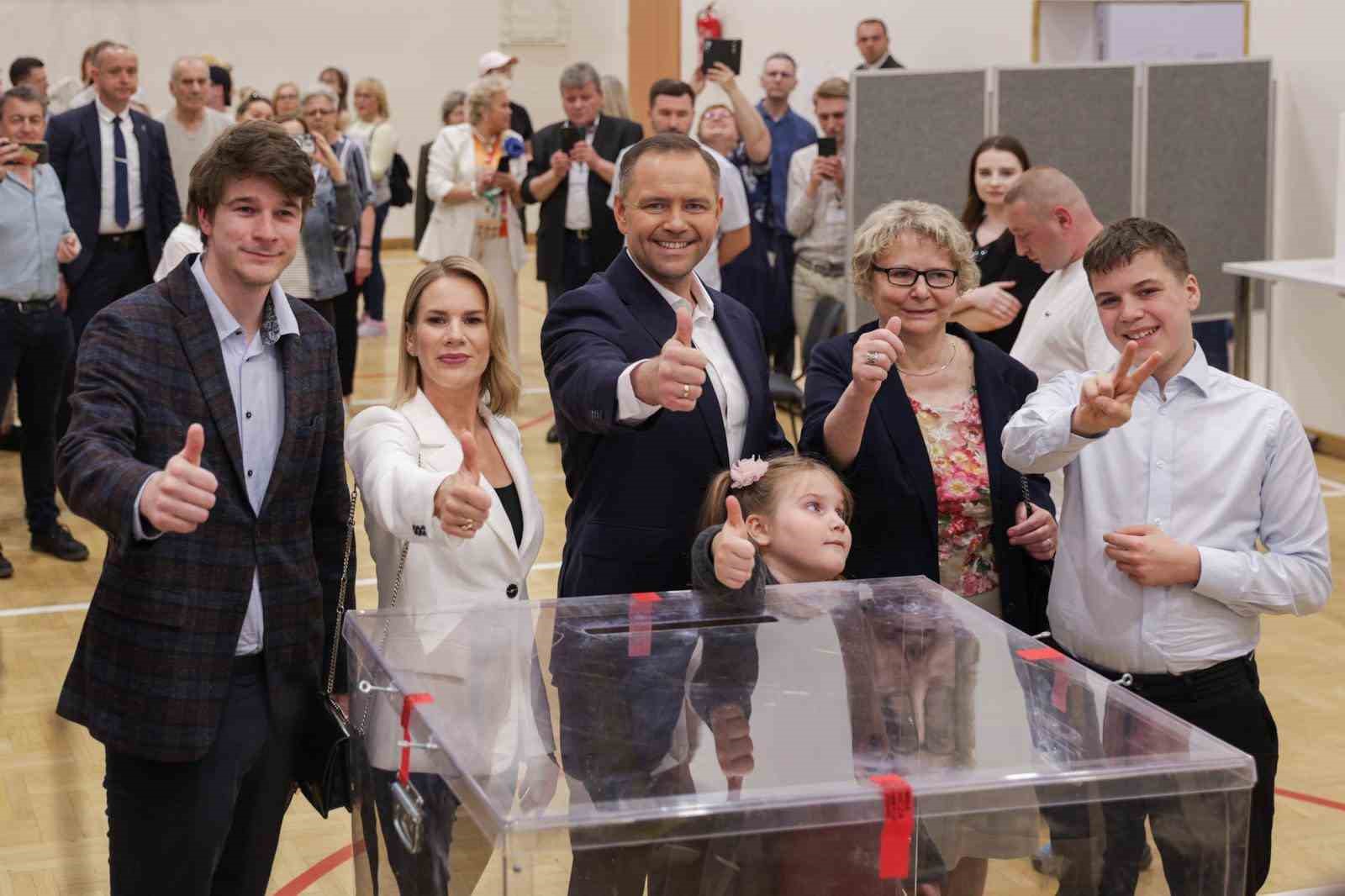 polonyada-cumhurbaskanligi-secimlerini-karol-nawrocki-kazandi