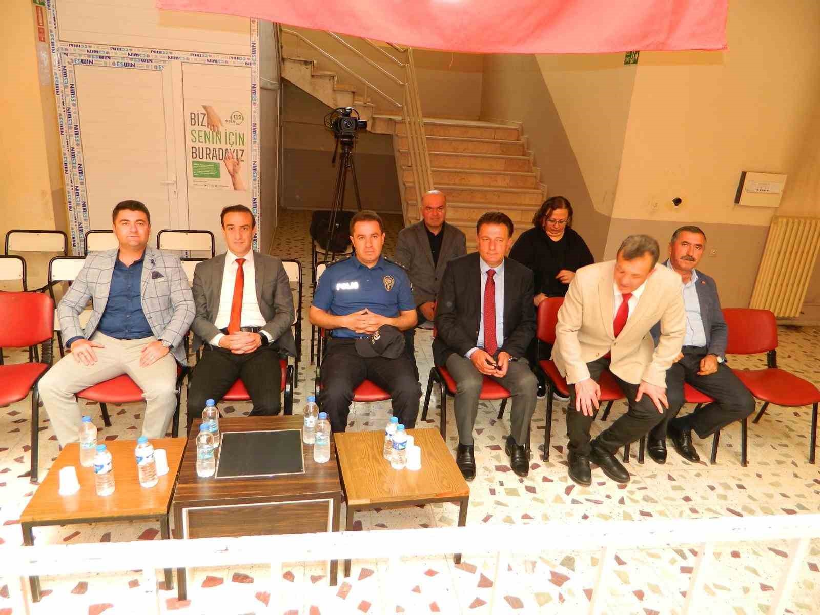 posof-genclik-ve-spor-mudurlugunden-yilsonu-sergisi