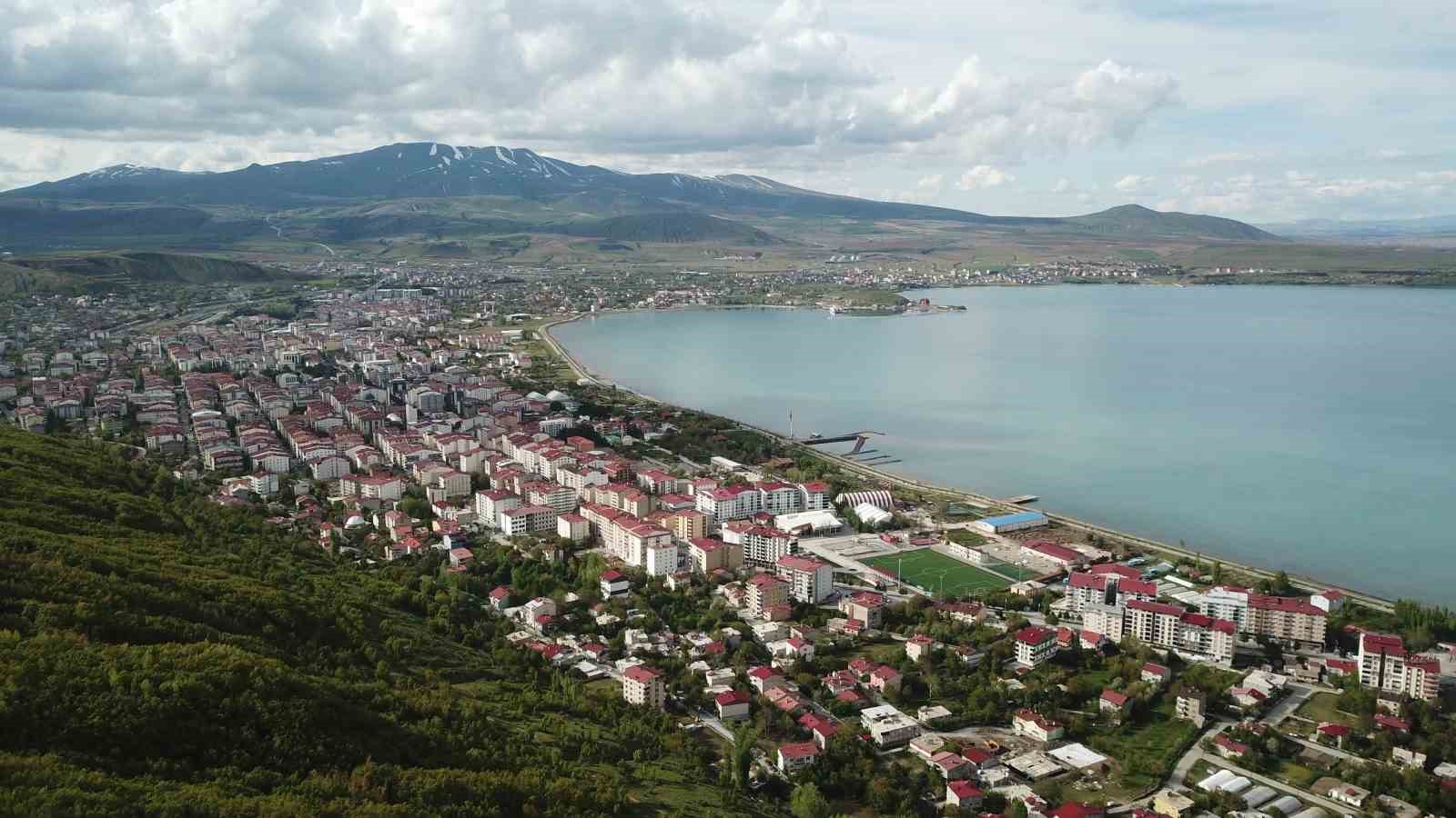tatvandaki-6-koyde-muhtarlik-secimi-yenilendi