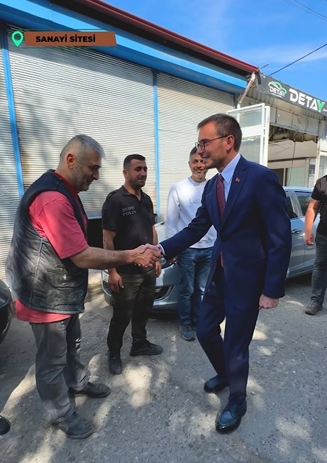 tokat-belediye-baskani-yazicioglunun-vatandasla-samimi-diyalogu-takdir-topladi