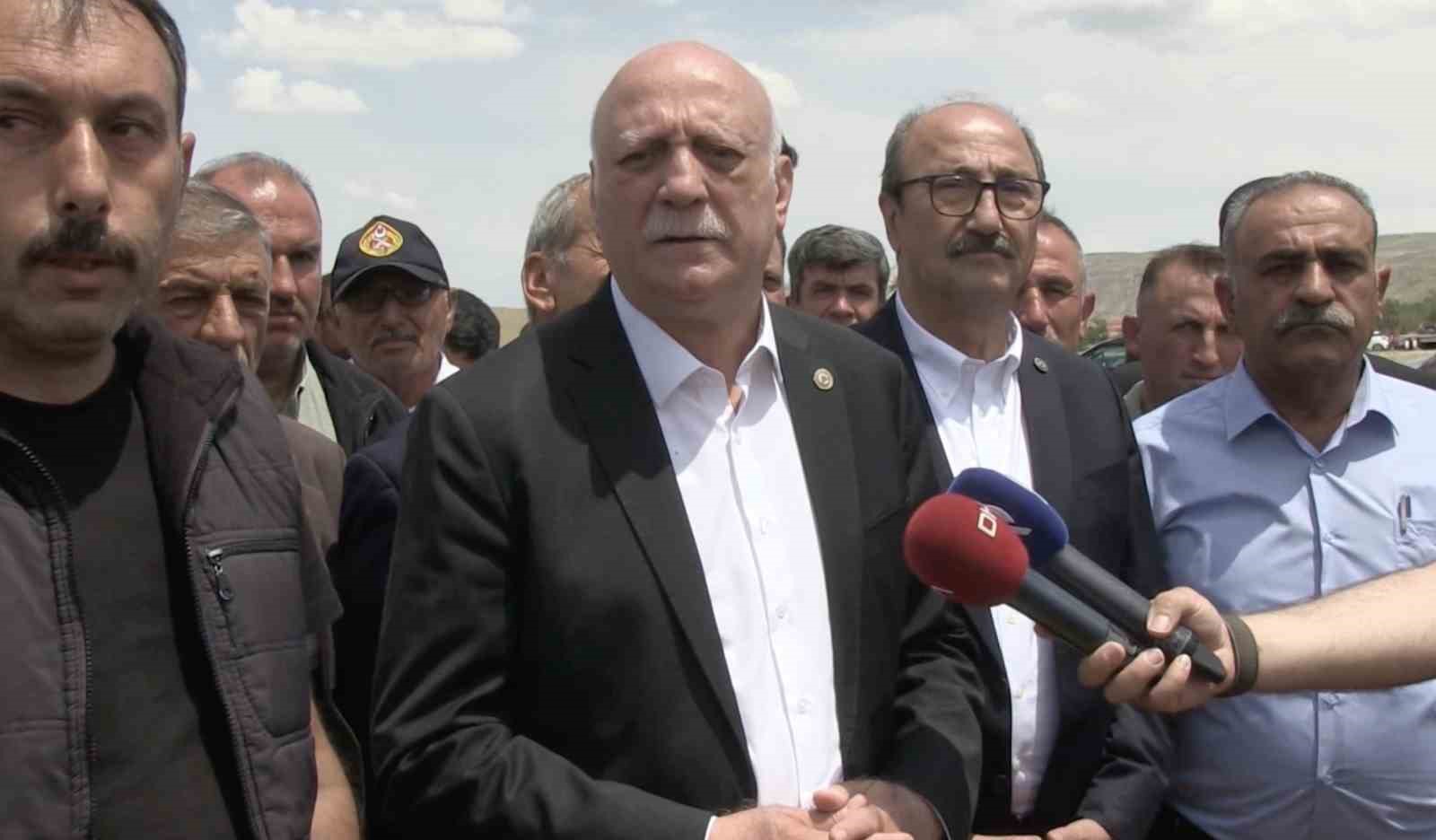 tzob-genel-baskani-bayraktar-cankirida-kurakliktan-etkilenen-tarlalari-inceledi