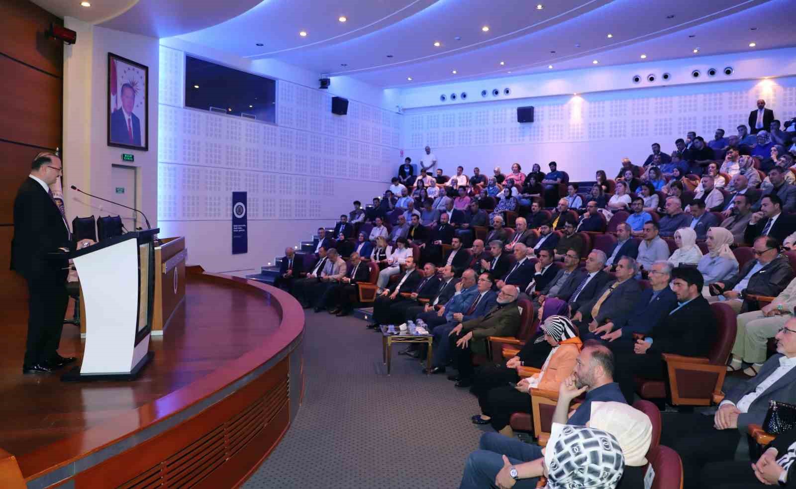 ataturk-universitesinde-turkiye-yuzyili-ve-universiteler-konferansi-duzenlendi