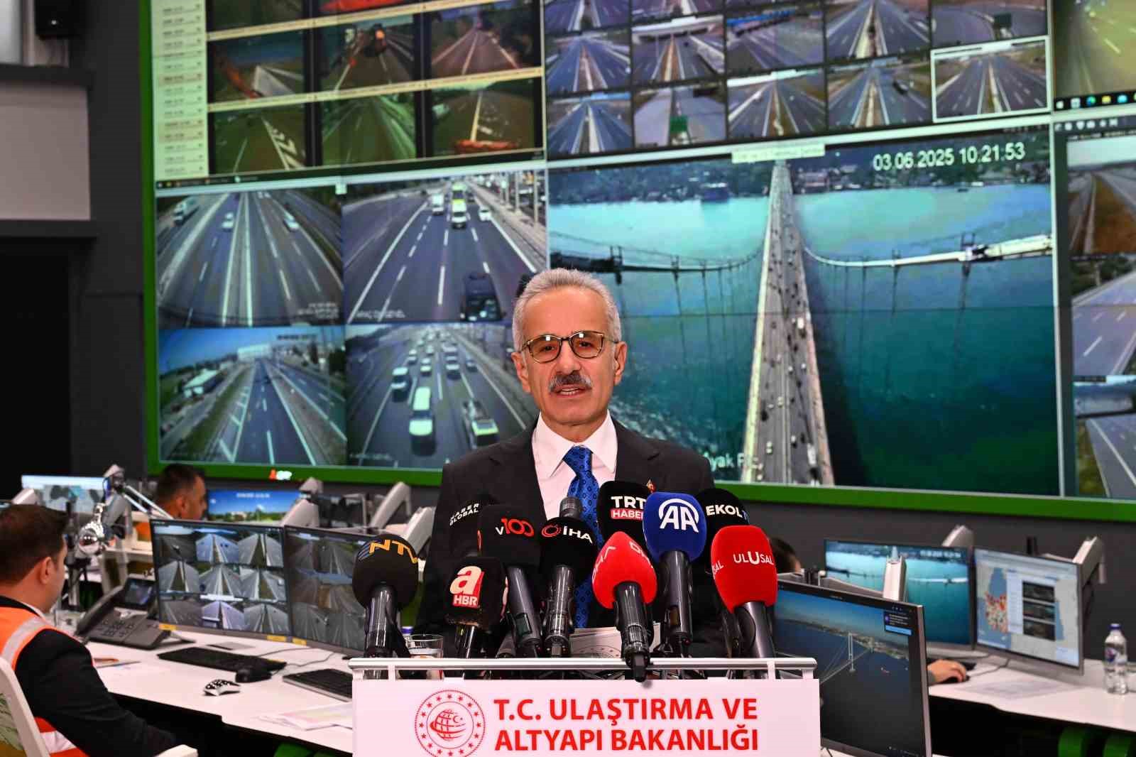 bakan-uraloglu-bayram-suresince-devlet-ve-il-yollarindan-olusan-68-bin-620-kilometrelik-yol-agimizda-7-24-gorev-basinda-kalacagiz