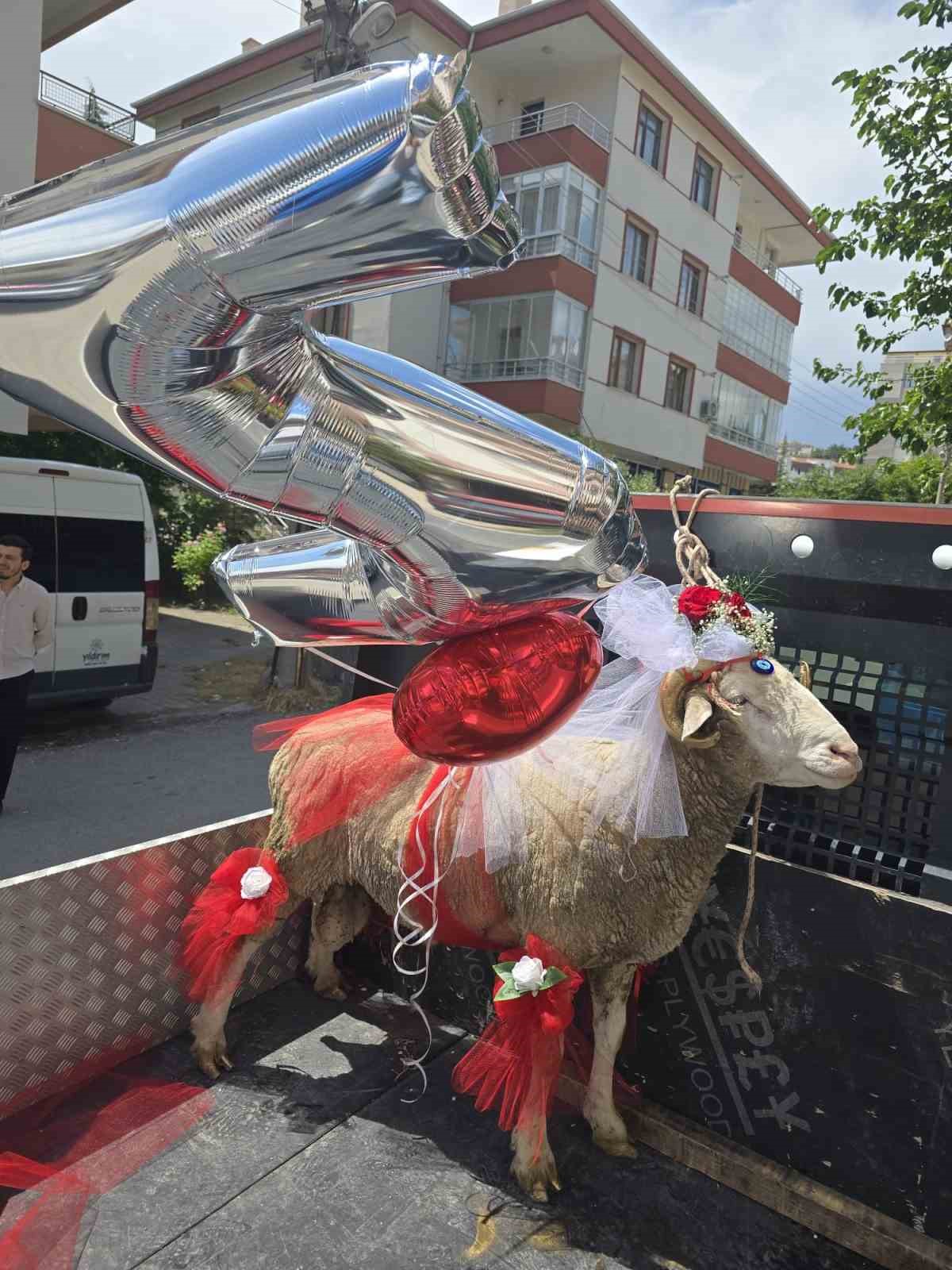 beypazarinda-gelin-adaylarina-koc-gonderme-gelenegi-devam-ediyor