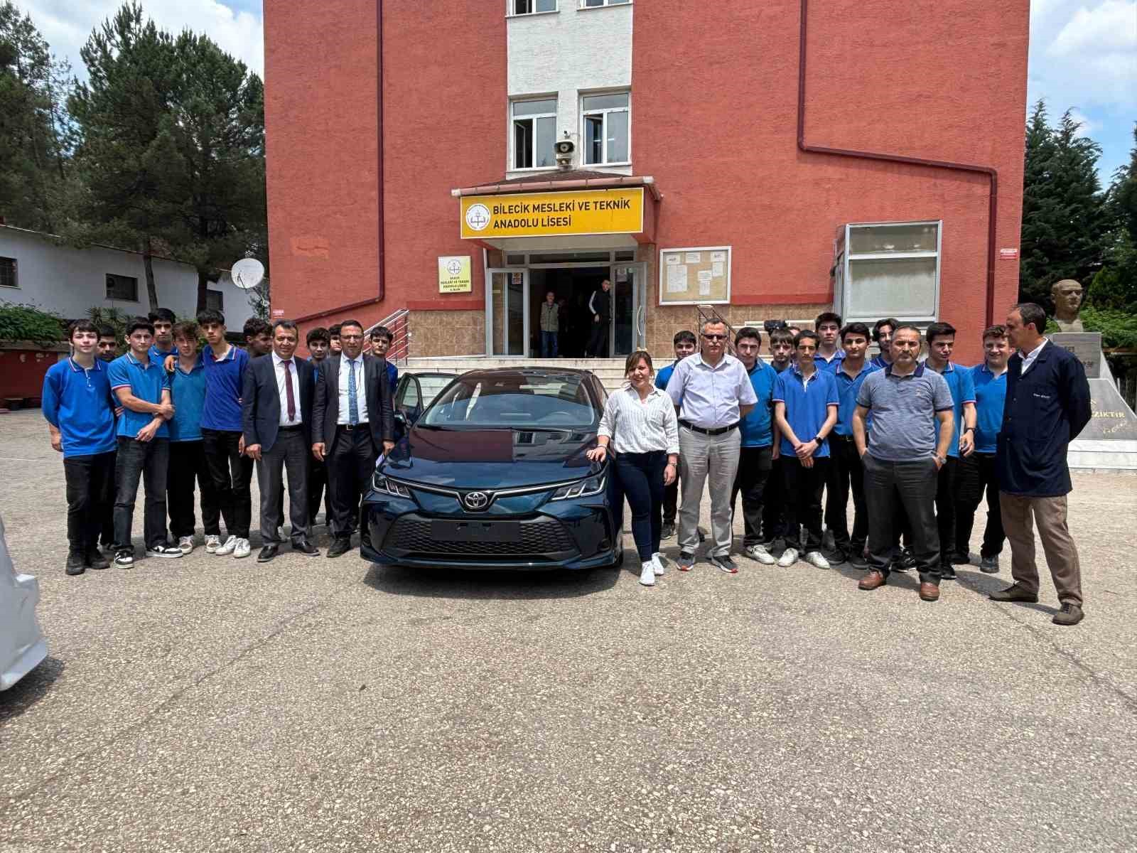 bilecik-meslek-lisesine-egitim-destegi-sifir-kilometre-arac-hibe-edildi