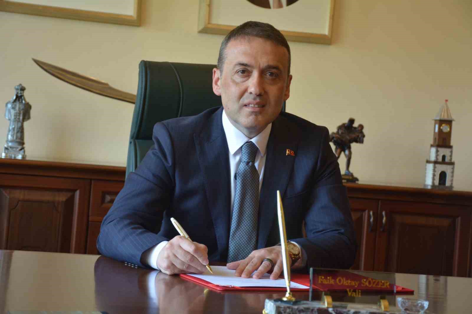 bilecik-valiligine-atanan-faik-oktay-sozer-goreve-basladi