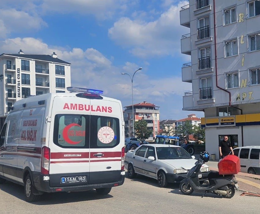 bilecikte-otomobil-ile-motosiklet-carpisti-2-yarali