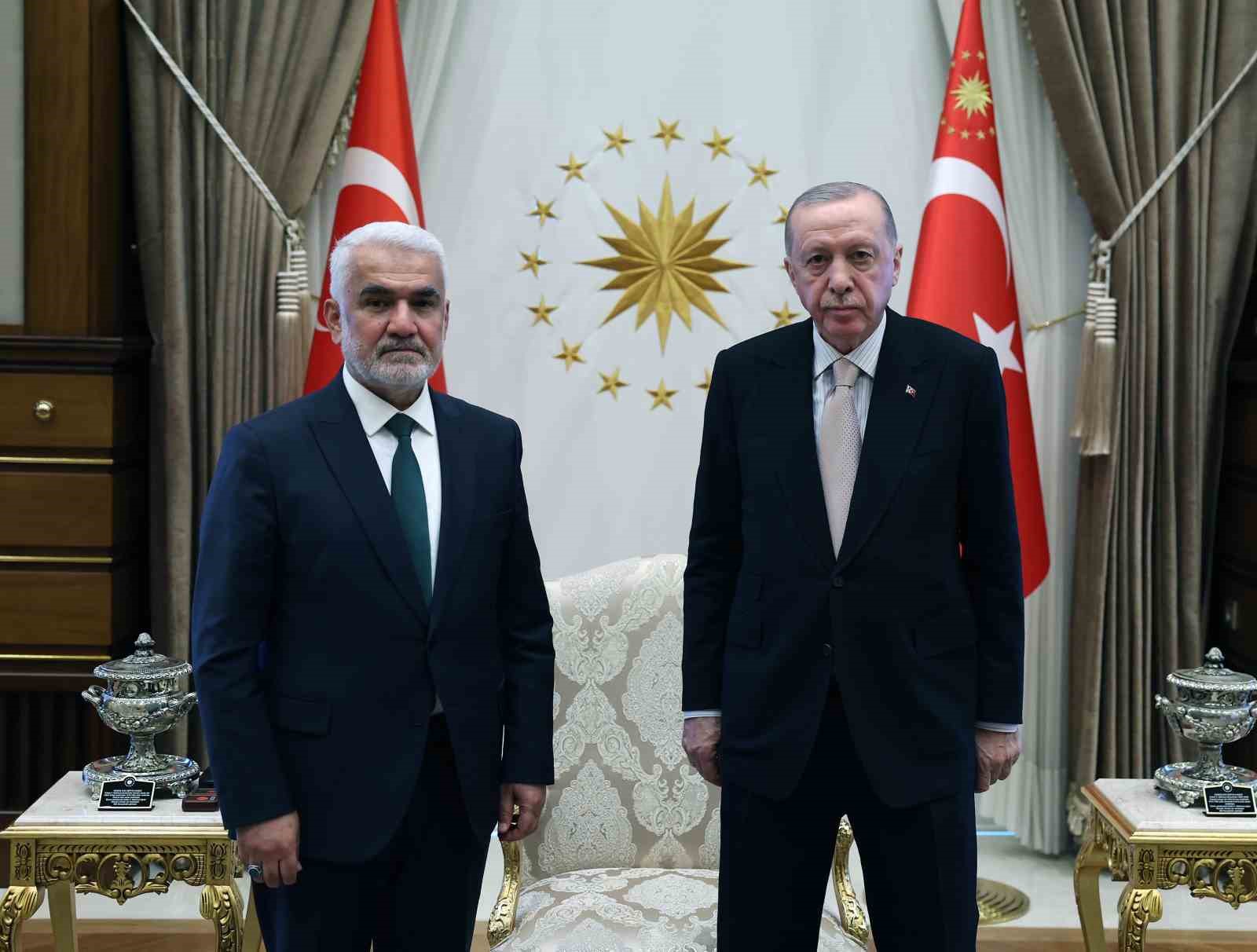 cumhurbaskani-recep-tayyip-erdogan-hur-dava-partisi-huda-par-genel-baskani-zekeriya-yapicioglunu-cumhurbaskanligi-kulliyesinde-kabul-etti