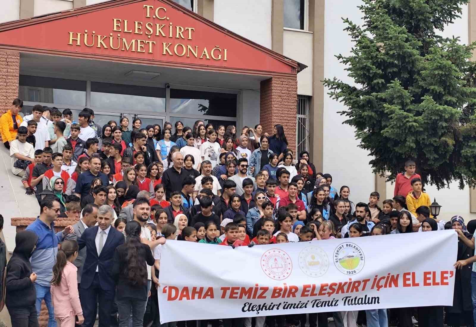 daha-temiz-bir-eleskirt-icin-el-ele