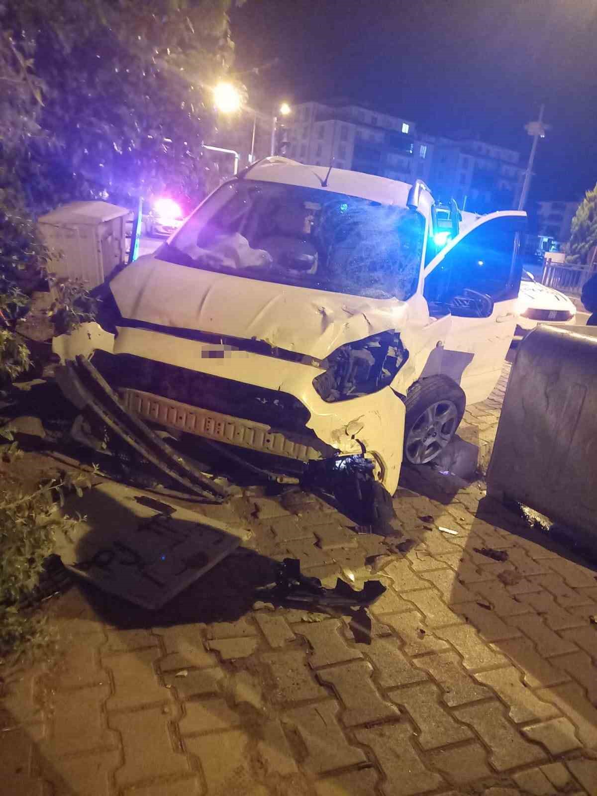elazigda-hafif-ticari-arac-ile-motosiklet-carpisti-6-yarali