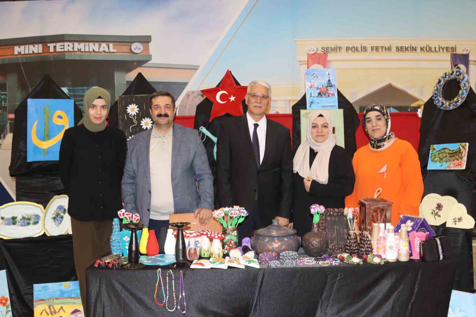 elazigda-kursiyerlerin-el-emekleri-gorucuye-cikti