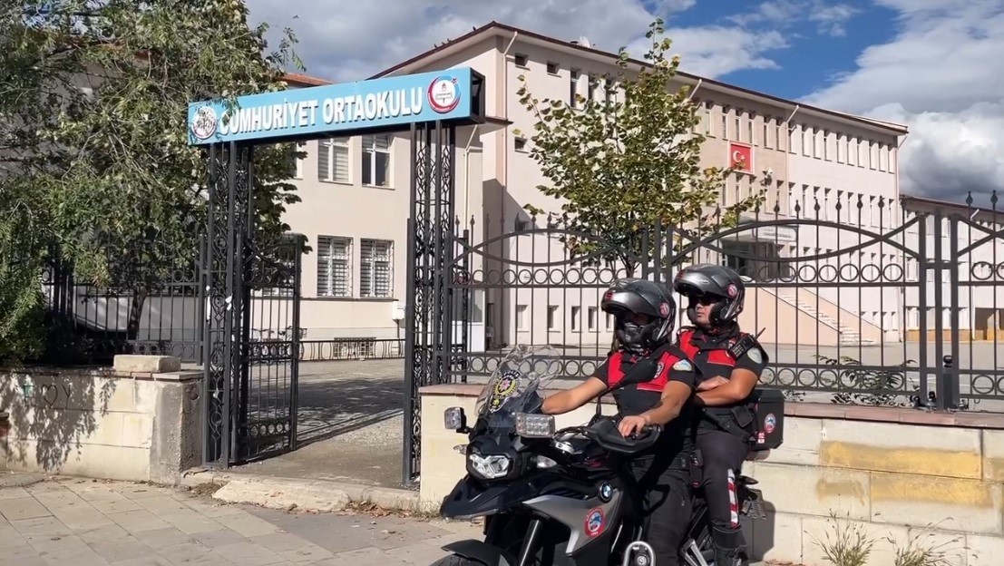 erzincanda-polis-ve-jandarma-ekiplerince-denetimler-suruyor