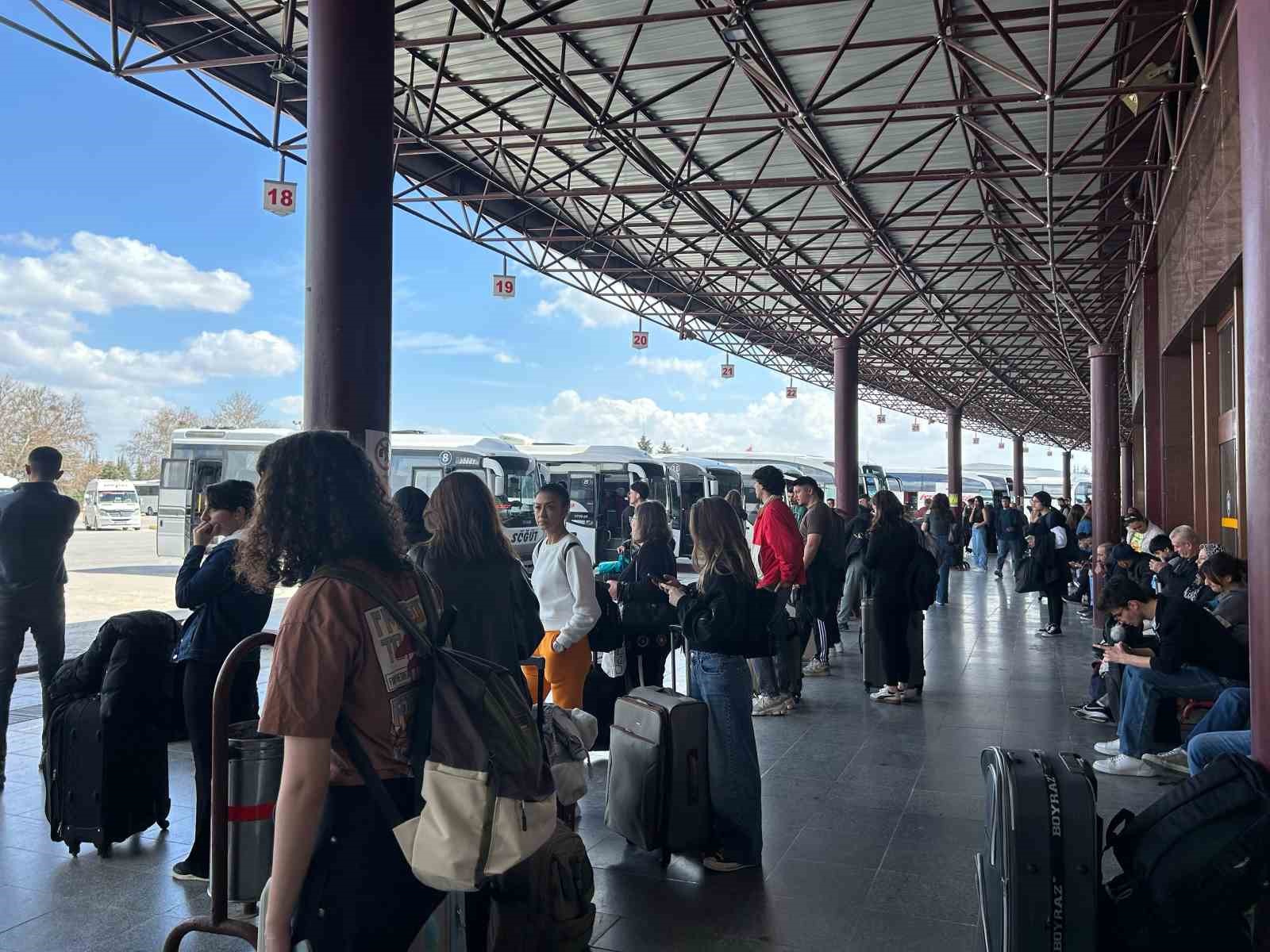 eskisehir-otogarinda-bayramda-yogunluga-karsi-ek-seferler-konuldu