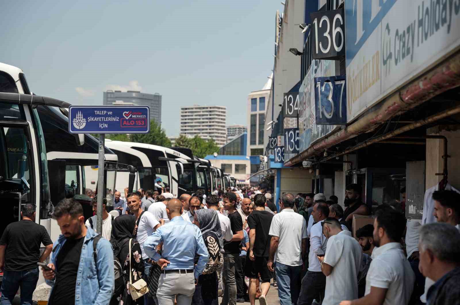 istanbul-otogarinda-bayram-hareketliligi-havadan-goruntulendi