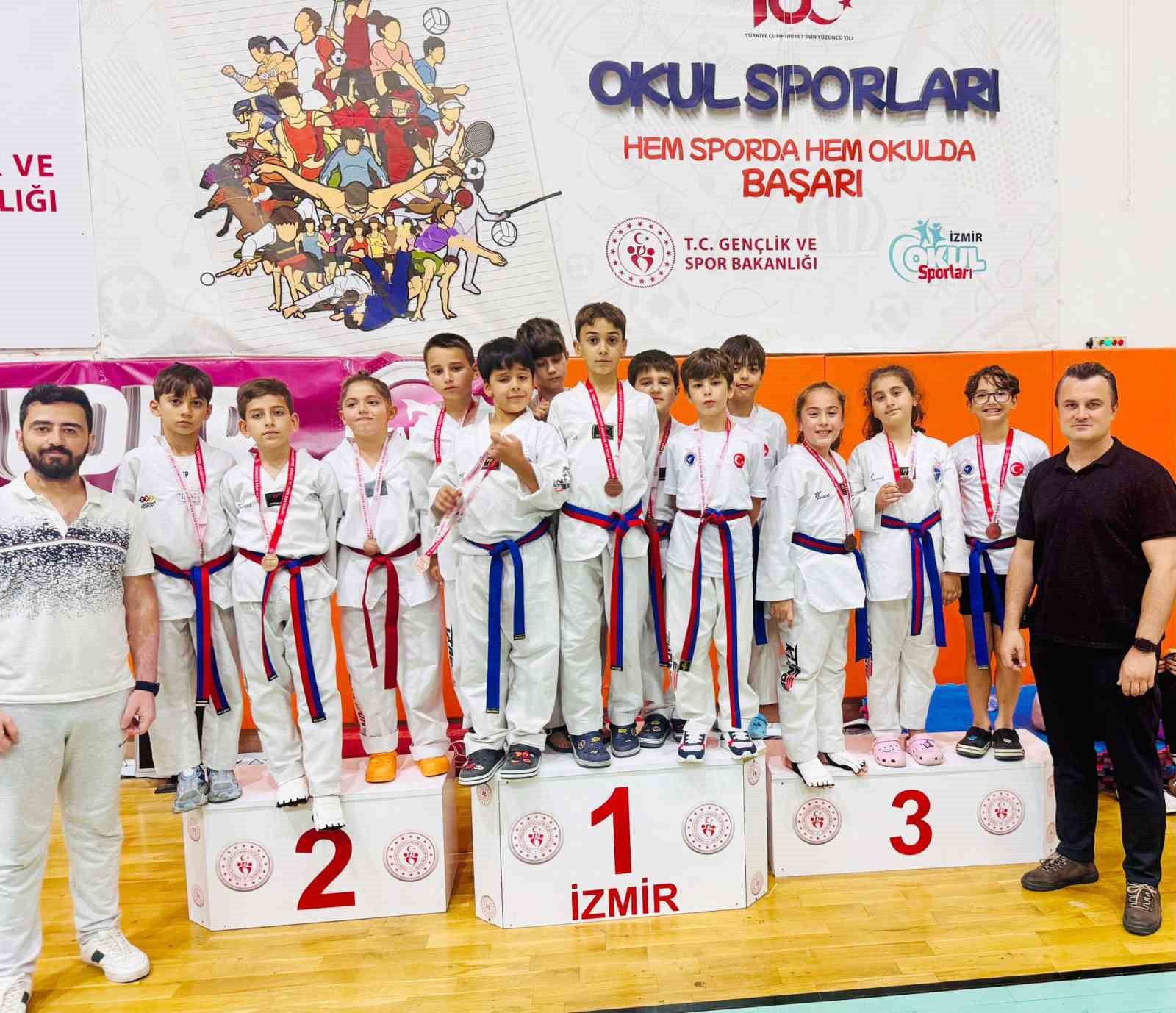 izmir-taekwondo-musabakalarinda-aliagada-20-madalya-sevinci
