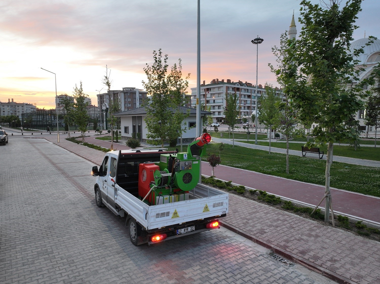 karatay-belediyesinden-bayram-oncesi-ilaclama-mesaisi