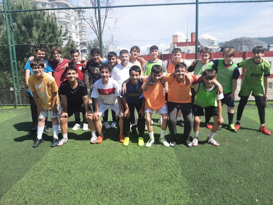 lgs-oncesi-moral-etkinligi-ogrenciler-hali-sahada-stres-atti