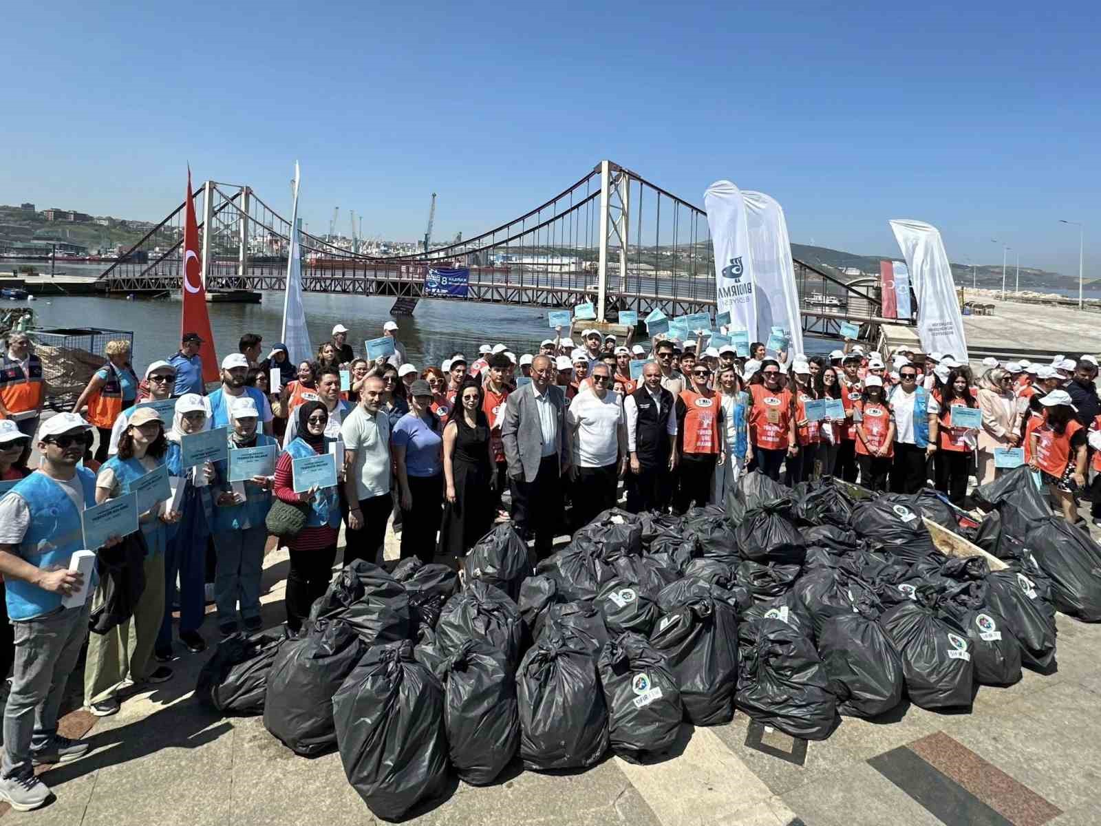 marmara-denizinde-kiyi-temizligi