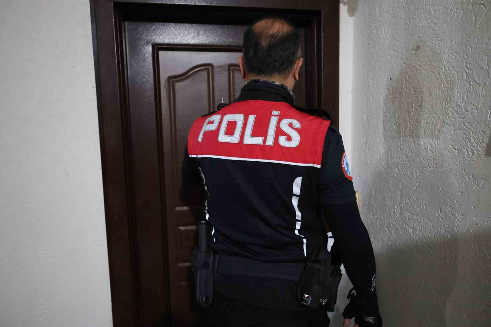 mersinde-54-adrese-operasyon-89-aranan-sahis-yakalandi